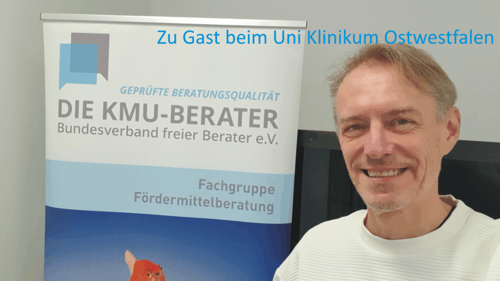 Michael Tönsing von MT MARKETEER auf Einladung des Bundesverband freier Berater e.V. (KMU-Berater) im Rahmen des Arbeitskreises Fördermittel im Studierenden Haus des Uni Klinikums Ostwestfalen (UK OWL), Bielefeld. Es war ein durchweg inspirierender und erkenntnisreicher Austausch, der wertvolle Impulse für die Zusammenarbeit zwischen Unternehmen (jeder Größe!), Universitäten und Hochschulen in OWL lieferte.